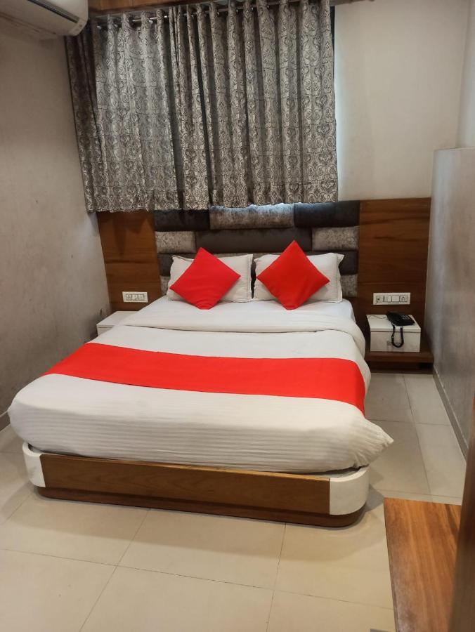 Hotel Madhav Villa Ahmedabad Exterior photo