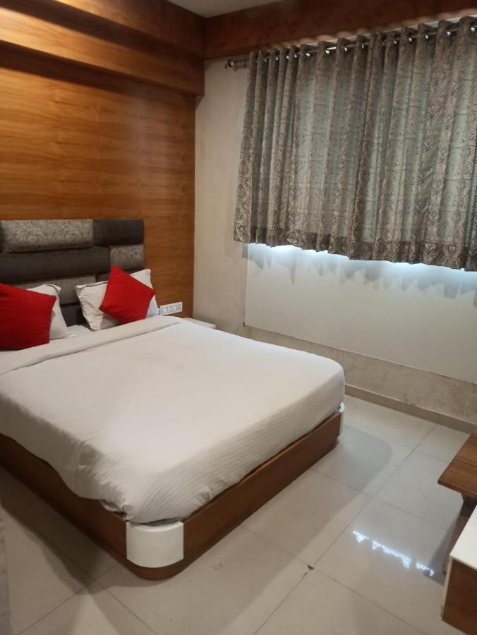 Hotel Madhav Villa Ahmedabad Exterior photo