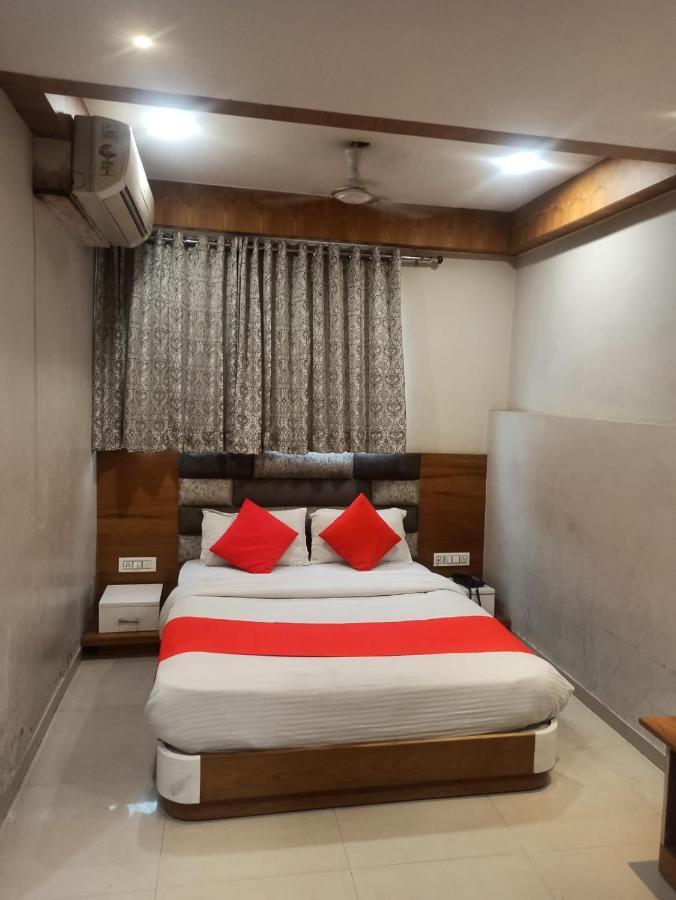 Hotel Madhav Villa Ahmedabad Exterior photo