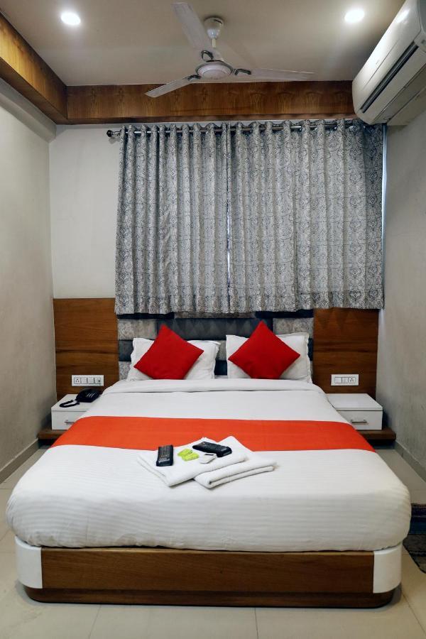 Hotel Madhav Villa Ahmedabad Exterior photo