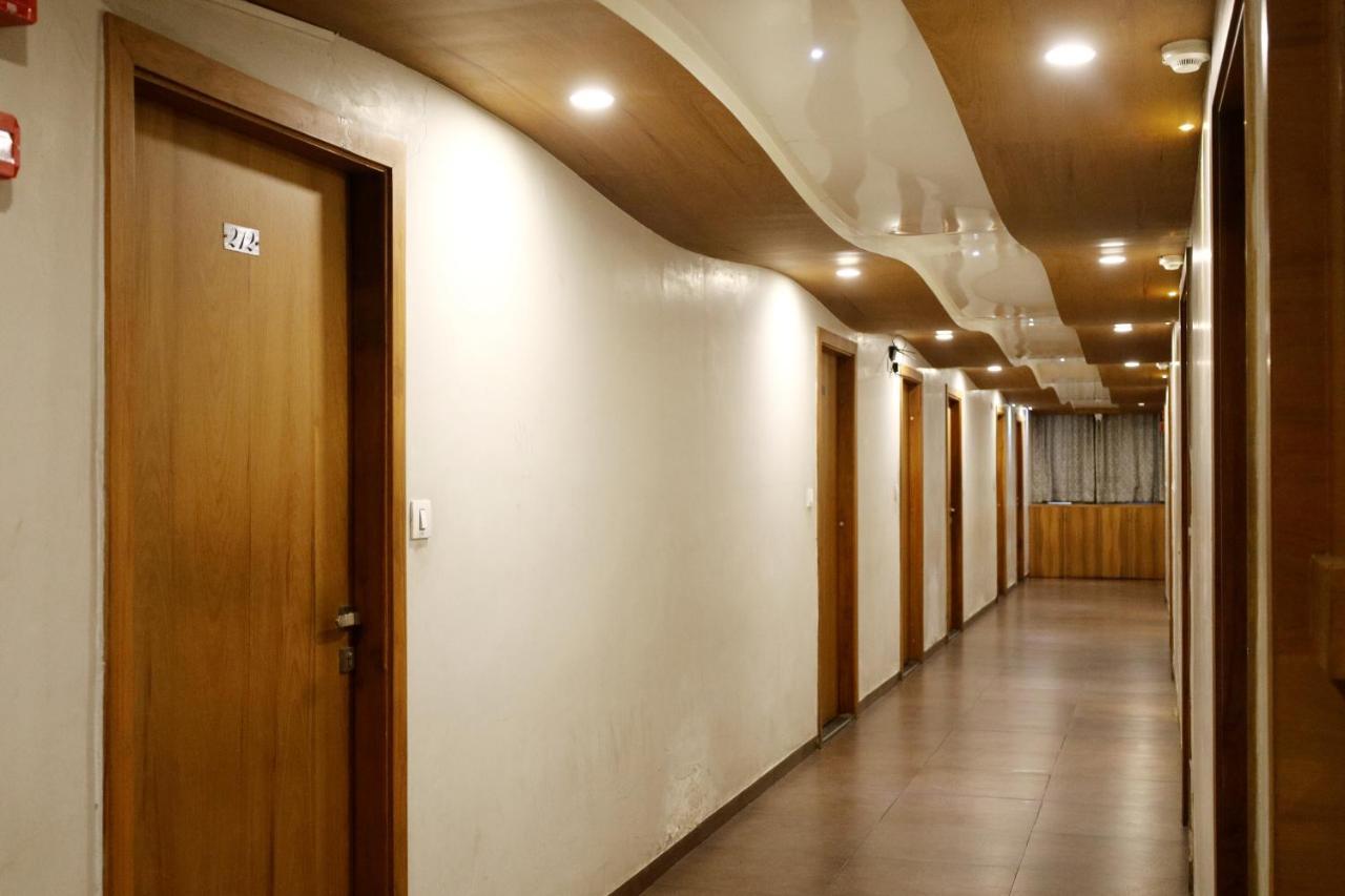 Hotel Madhav Villa Ahmedabad Exterior photo