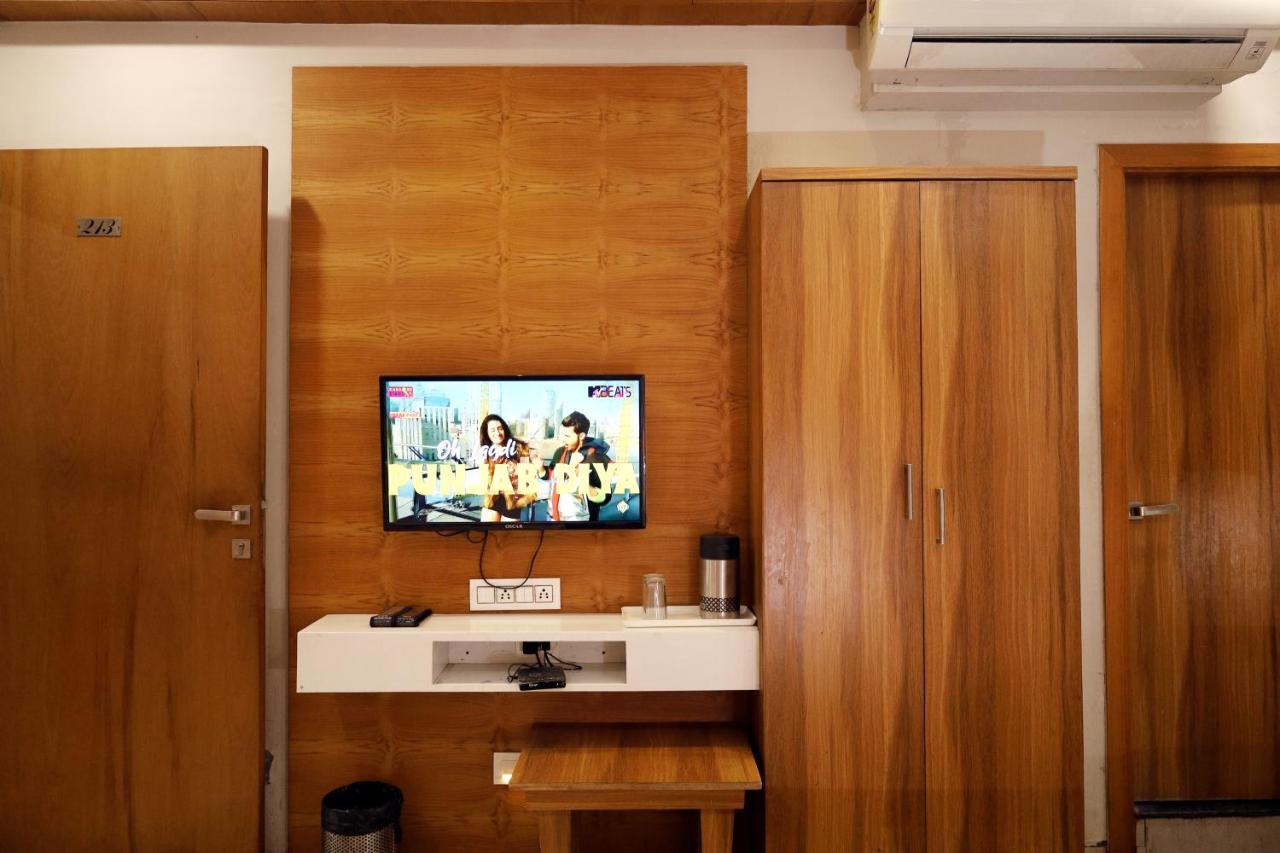 Hotel Madhav Villa Ahmedabad Exterior photo
